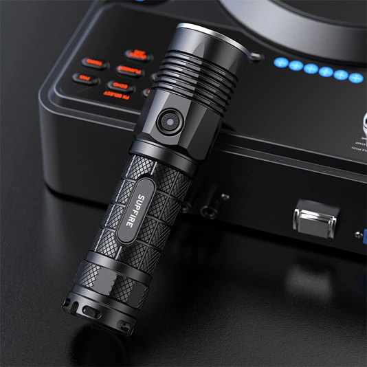 SUPERFIRE L5-S P50 900 Lúmenes Personalizado 26650 Linterna LED