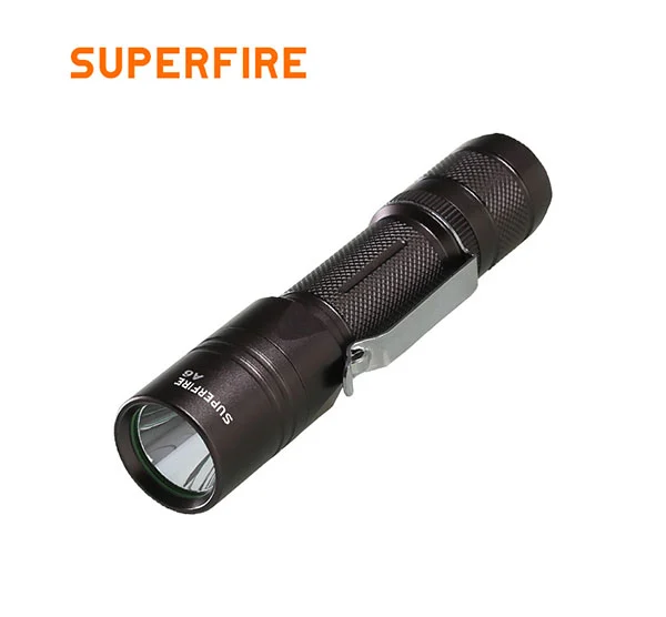 Linterna táctica recargable SUPERFIRE A6 555 lúmenes que usan los policías